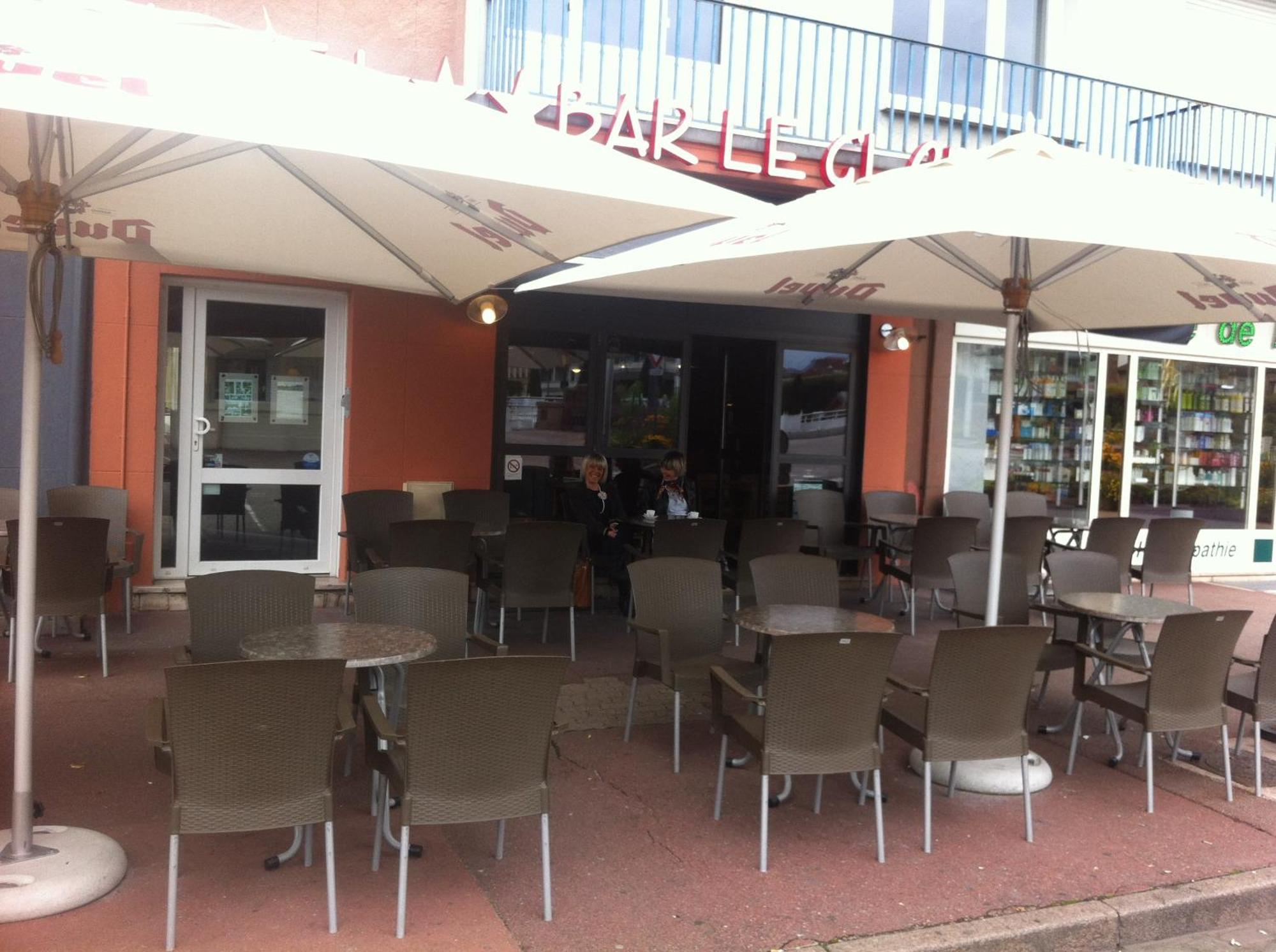 地球酒店酒吧 Saint-Die-des-Vosges 外观 照片