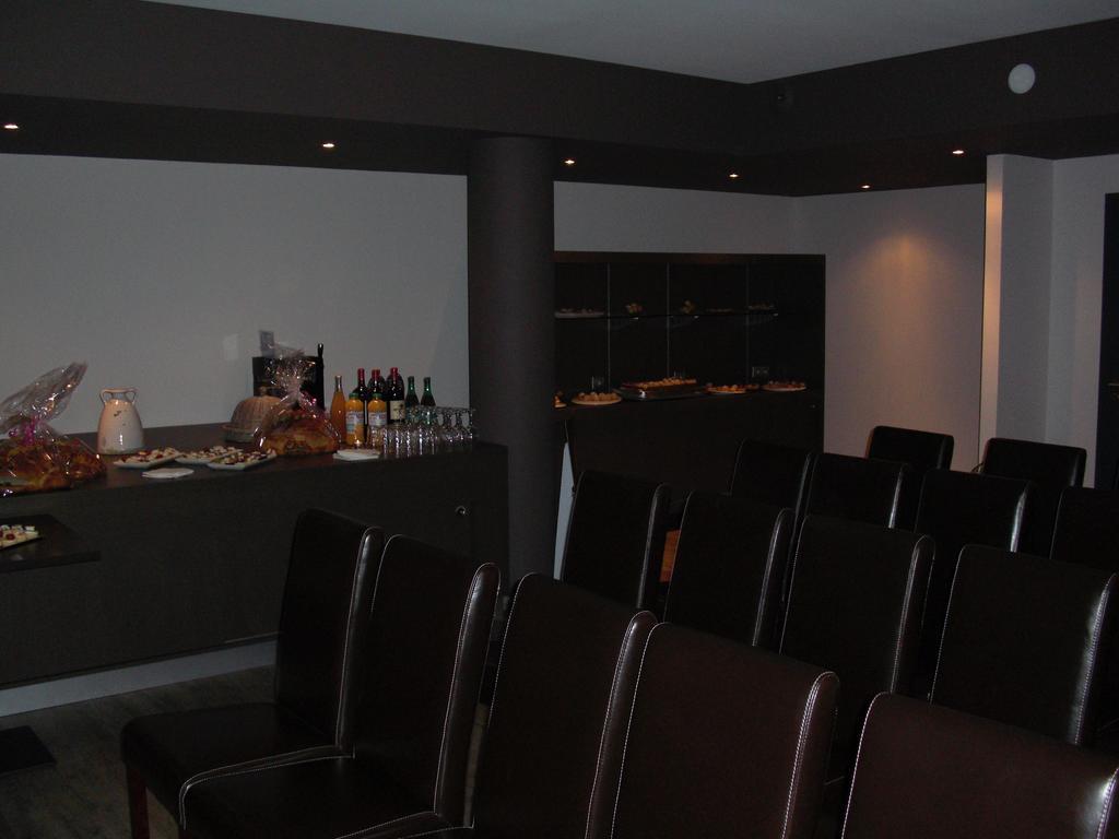 地球酒店酒吧 Saint-Die-des-Vosges 外观 照片
